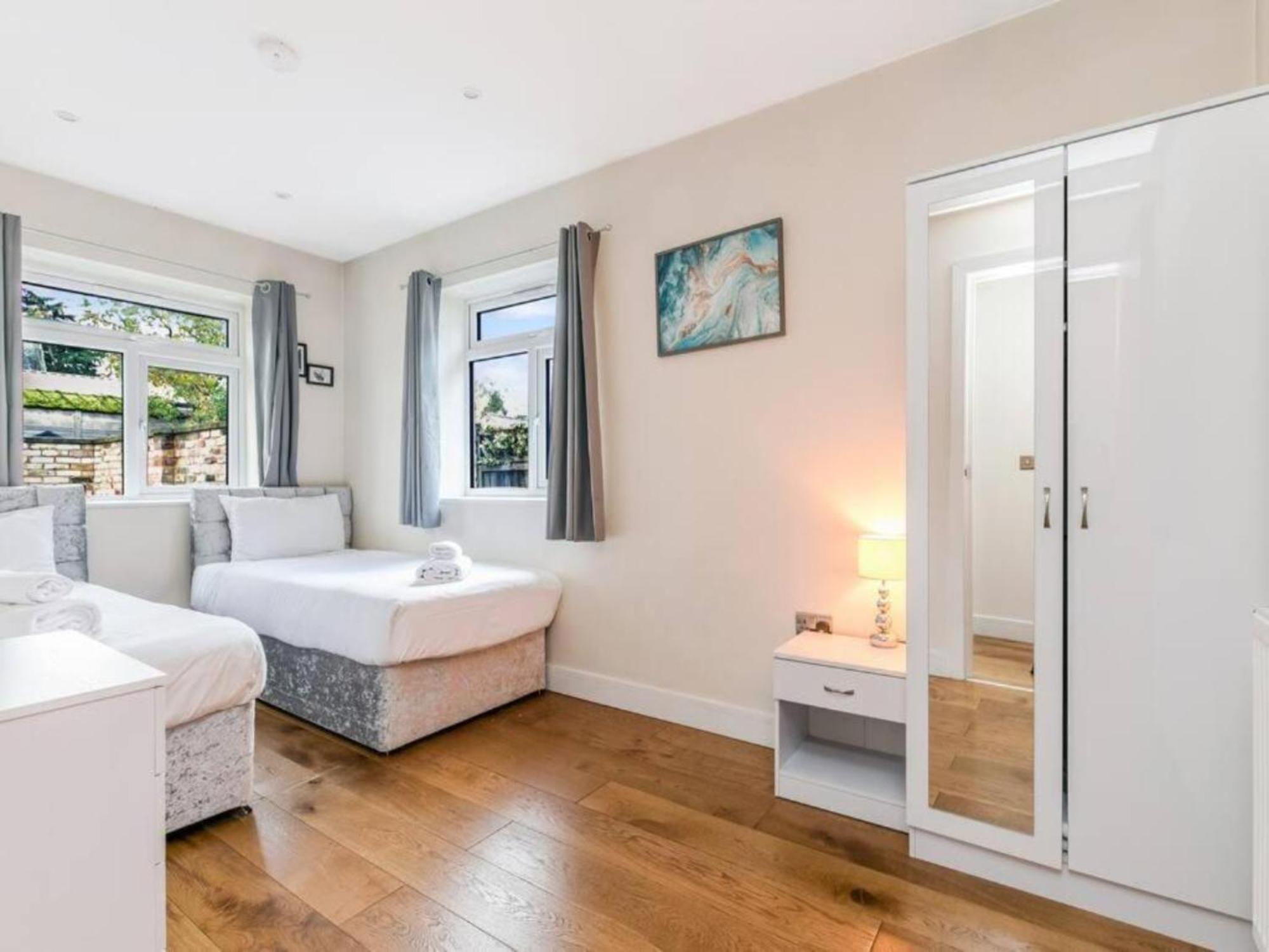 Pass The Keys Ealing Queen Of The Suburbs 2Bd Apartment Londres Exterior foto