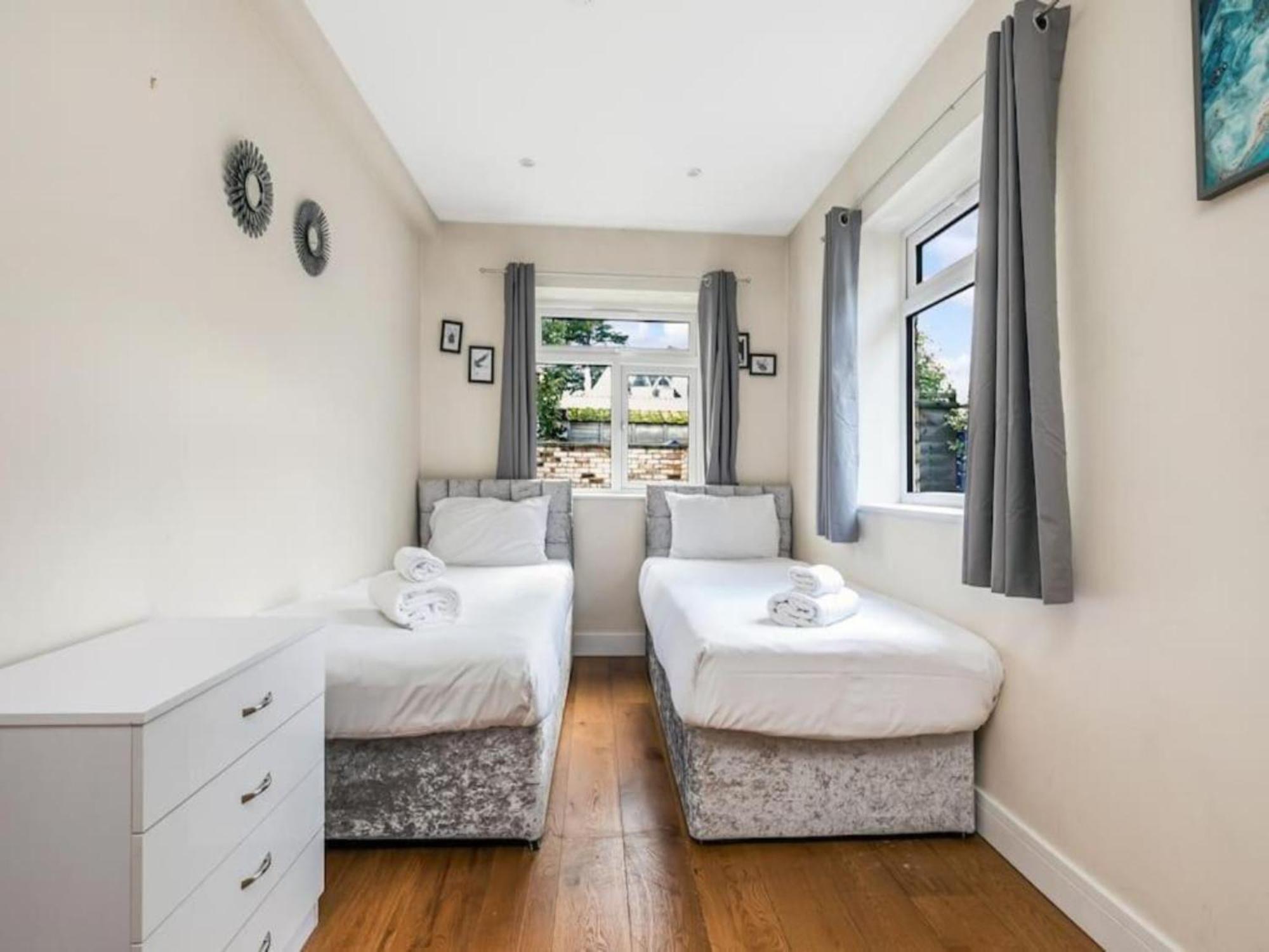 Pass The Keys Ealing Queen Of The Suburbs 2Bd Apartment Londres Exterior foto